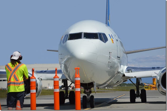 Boeing,airplanes,Canadian North,737-36N.Comox,YYJ