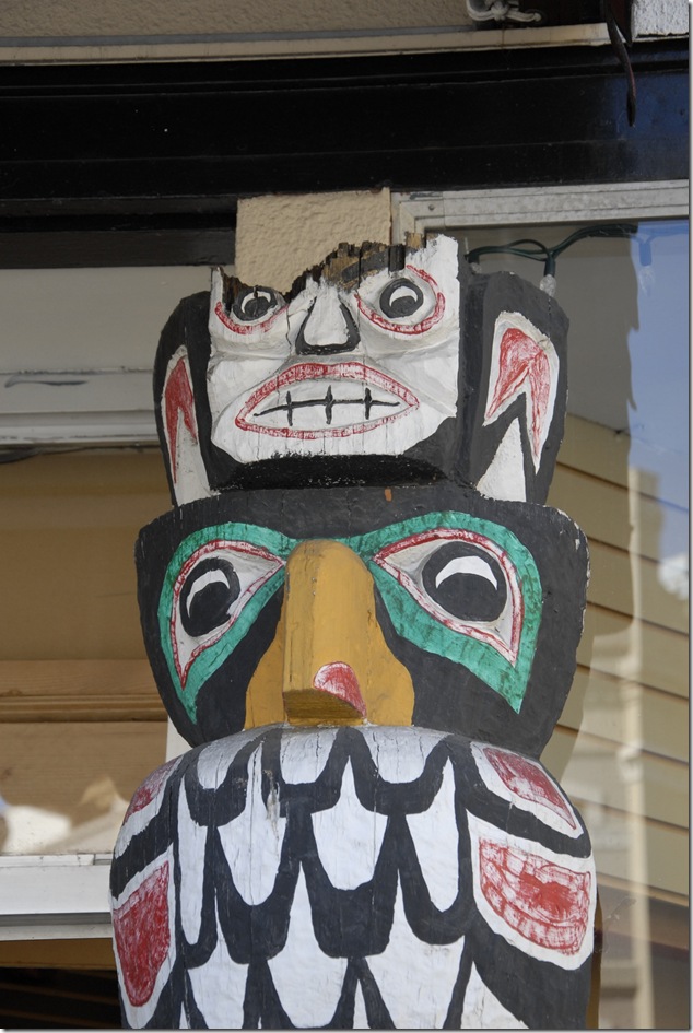 totem poles,Victoria,history,art