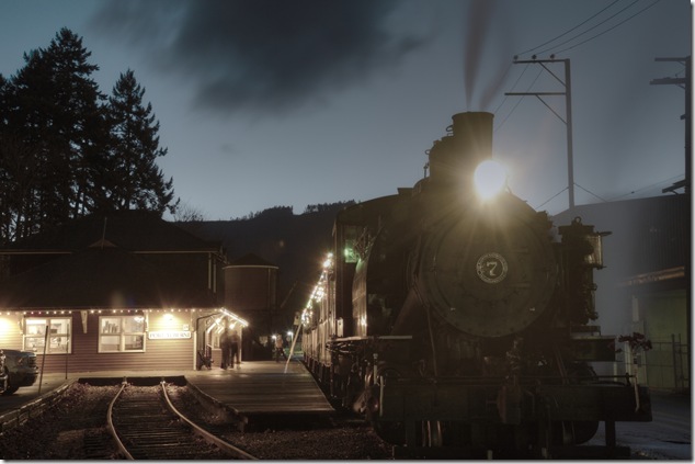 Alberni Pacific Railway, Baldwin 2-8-2, Highway 4, Live steam, Port Alberni,McLean Mill,Christmas.existing light