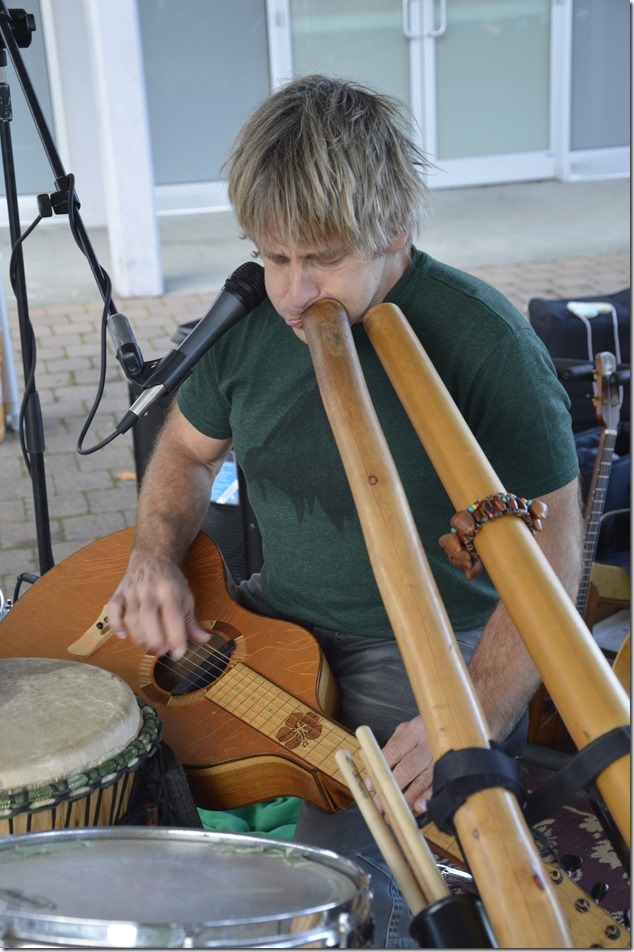 Shane Philip,music,Courtenay,Sid Williams square,guitar,drums,street musicians,didgeridoo