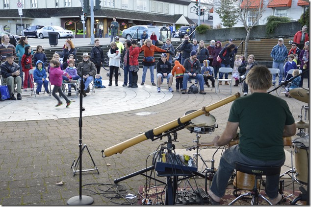 Shane Philip,music,Courtenay,Sid Williams square,guitar,drums,street musicians,didgeridoo
