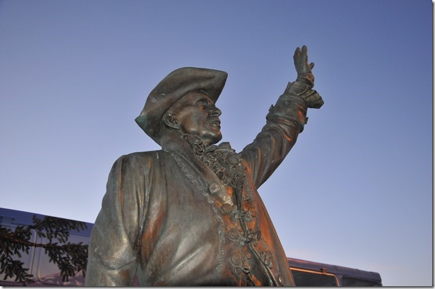 Ogden Point,artistry,statue,cruise ship terminal'tourism,James Bay,Tommy Mayne,Town Criers