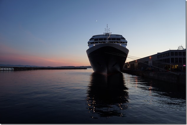 breakwater, cruise ship terminal, James Bay, Vicotira,Ogden Point,evening