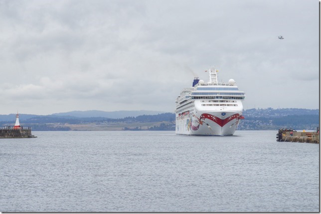 Norwegian Jewel,Ogden Point,Victoria Cruise Ship Terminal,James Bay
