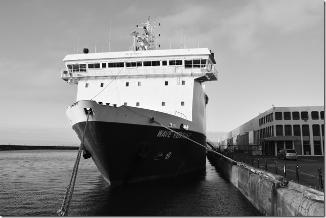Ogden Point,ships,Victoria Cruise Ship Terminal,Wave Venture 
