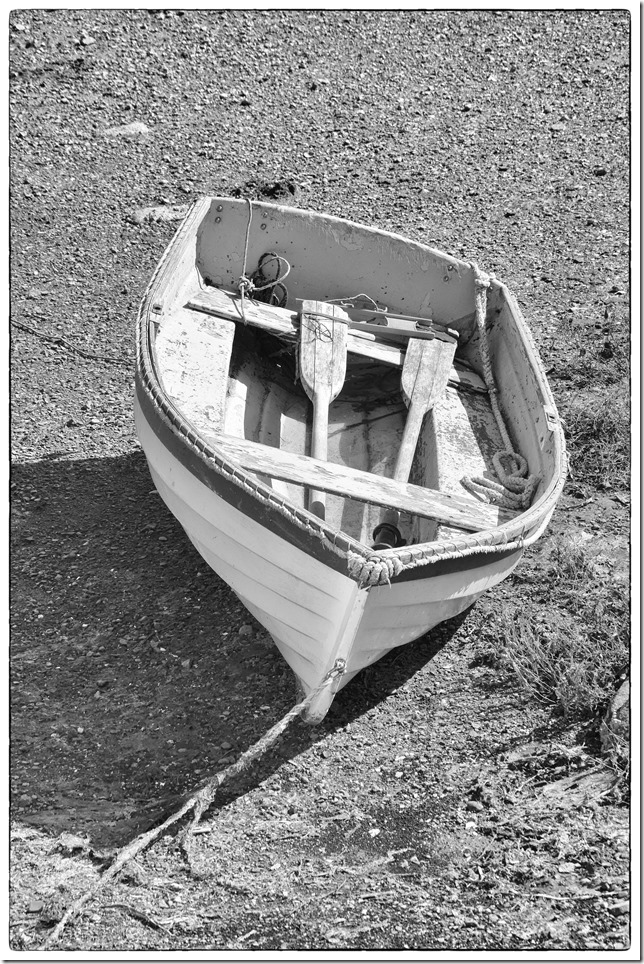 row boat,dinghy,beach