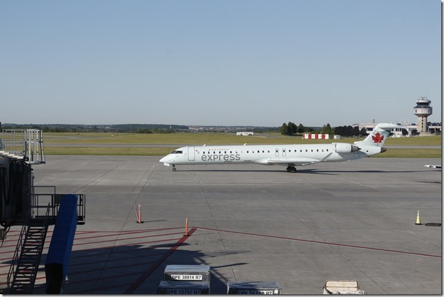 airplane,jet,Ottawa Airport,YOW,C-GOJZ,Air Canada Express,Bombardier CL-600-2D15 