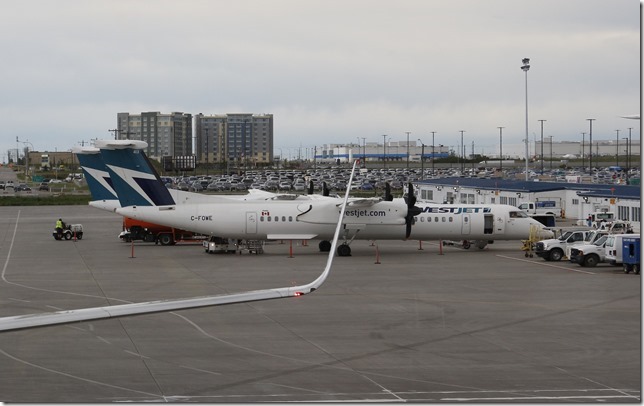 airplane,jet,Calgary Airport,Westjet,YYC,C-FOWE,de Havilland DHC-8-402Q Dash 8 