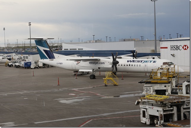 airplane,jet,Calgary Airport,Westjet,FNEN,2013 de Havilland DHC-8-402Q Dash 8