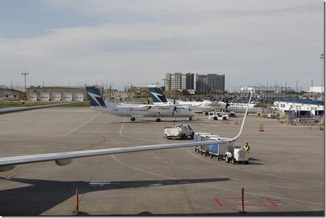 airplane,jet,Calgary Airport,Westjet,YYC,C-FENO,de Havilland DHC-8-402Q Dash 8,Bombardier 