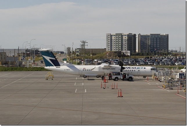 airplane,jet,Calgary Airport,Westjet,YYC,C-FWEZ,2014 de Havilland DHC-8-402Q Dash 8