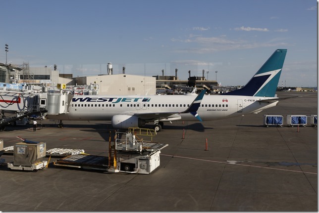 airplane,jet,Calgary Airport,Westjet,YYC,C-FKWJ,Boeing  737-800,Boeing  737 - 8CT