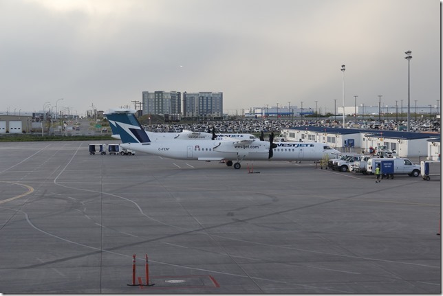 airplane,jet,Calgary Airport,Westjet,YYC,C-FENY,De Havilland Canada DHC-8-402Q Dash 8