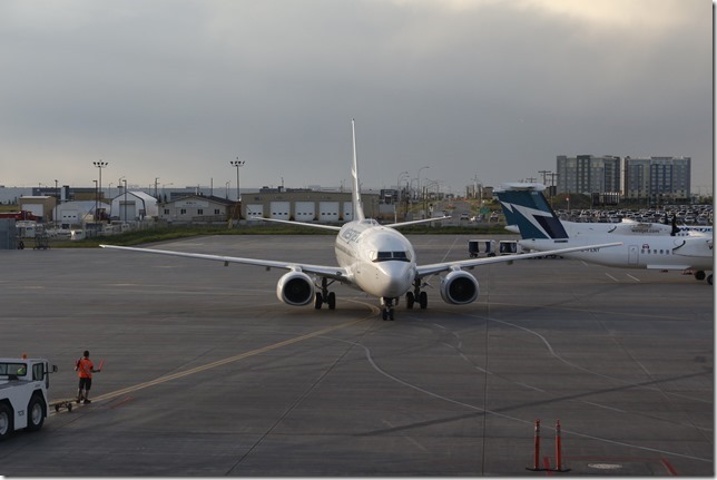 airplane,jet,Calgary Airport,Westjet,YYC,Boeing 737-600,C-GXWJ