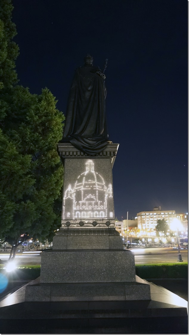 Victoria,existing light photography,tourism,night,reflections,statue,art
