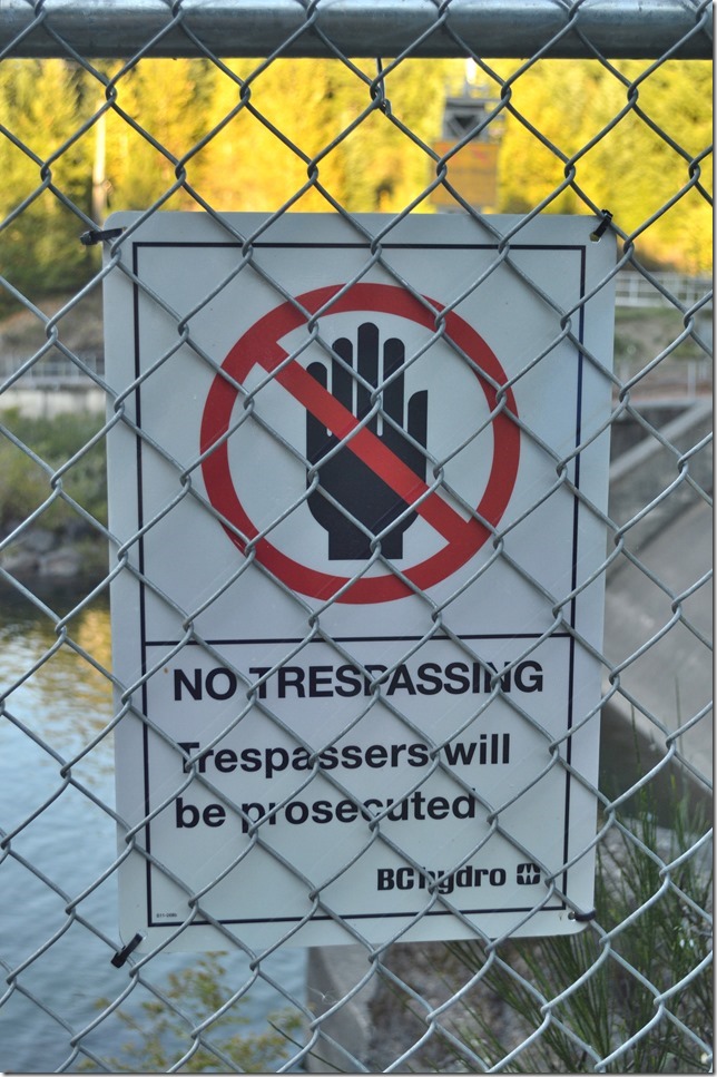 BC Hydro, Comox Lake, dam, Puntledge River, water level,Island signs
