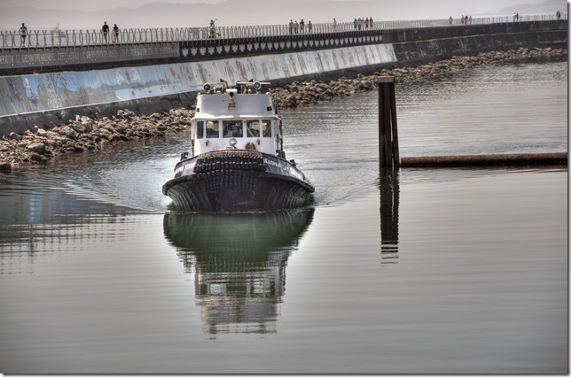 breakwater,spring,Ogden Point,tourism,ocean,tug boat,Seaspan Foam,Victoria,pilot boat