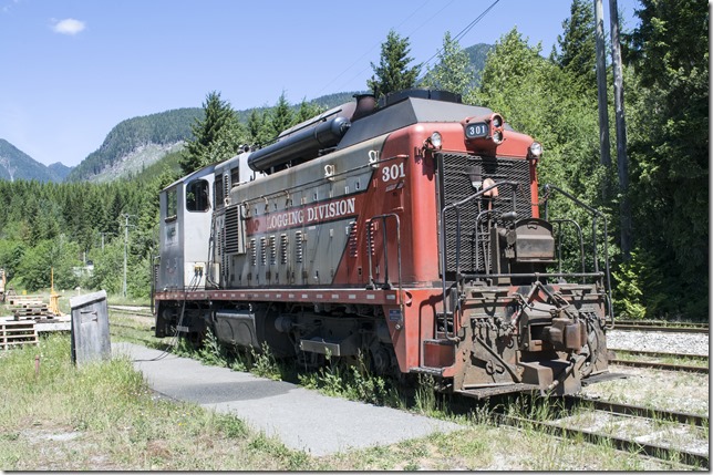 Woss,logging,forestry,North Island,dryland sort,Western Forest Products,Englewood Logging Division,logging equipment,trains