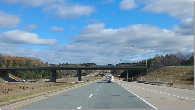 life through the windshield,driving,highway,travel,photography,life,Boler,Quebec,Canada,Canada through the windshield