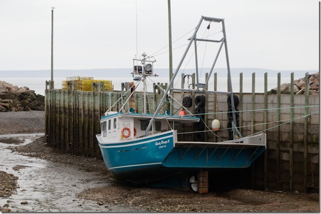 Fundy Breeze II in Harbourville at high tide and at low tide &ndash; quite the difference