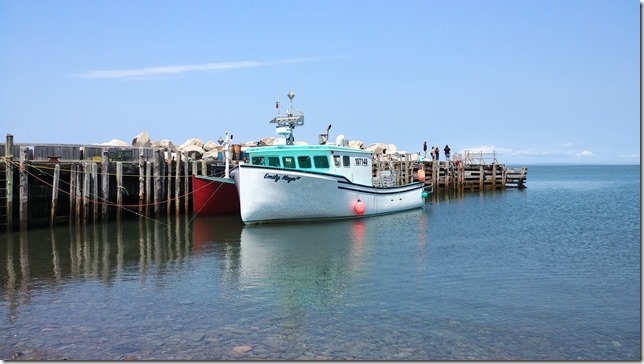 Emily Kaye 07 and a boat with no name at Margaretsville, Bay of Fundy