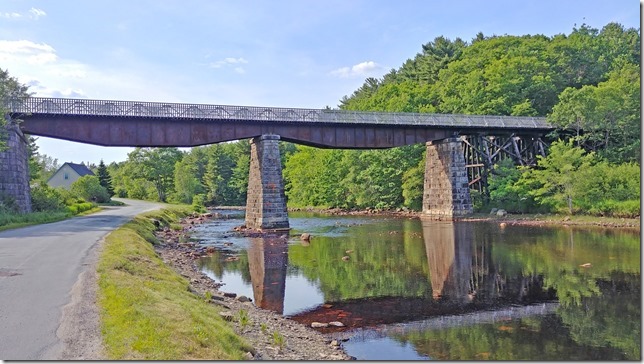 The old railway bridge about 150 meters off the Lighthouse Route allows users of the Dynamite Trail to cross over the Martins River and Shingle Mill Road