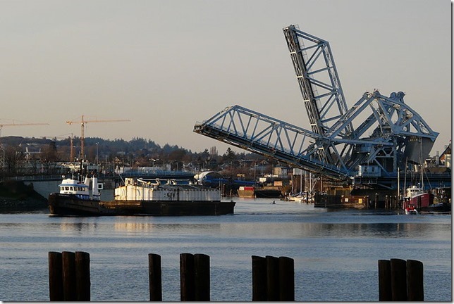 800px-JohnsonStreetBridge_March_2009